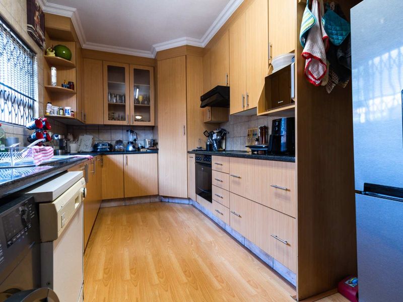 Magnificent back corner cluster in a sought after complex - Photo 6