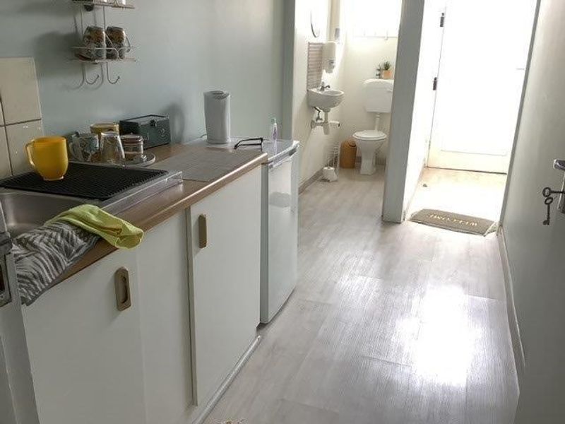 FOR SALE- 2X OFFICE SPACES AND 3X, 2 BEDROOM FLATS, WALVISBAY, NAMIBIA - Photo 4