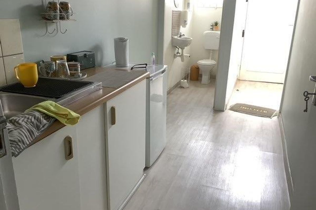 FOR SALE- 2X OFFICE SPACES AND 3X, 2 BEDROOM FLATS, WALVISBAY, NAMIBIA - Photo 4