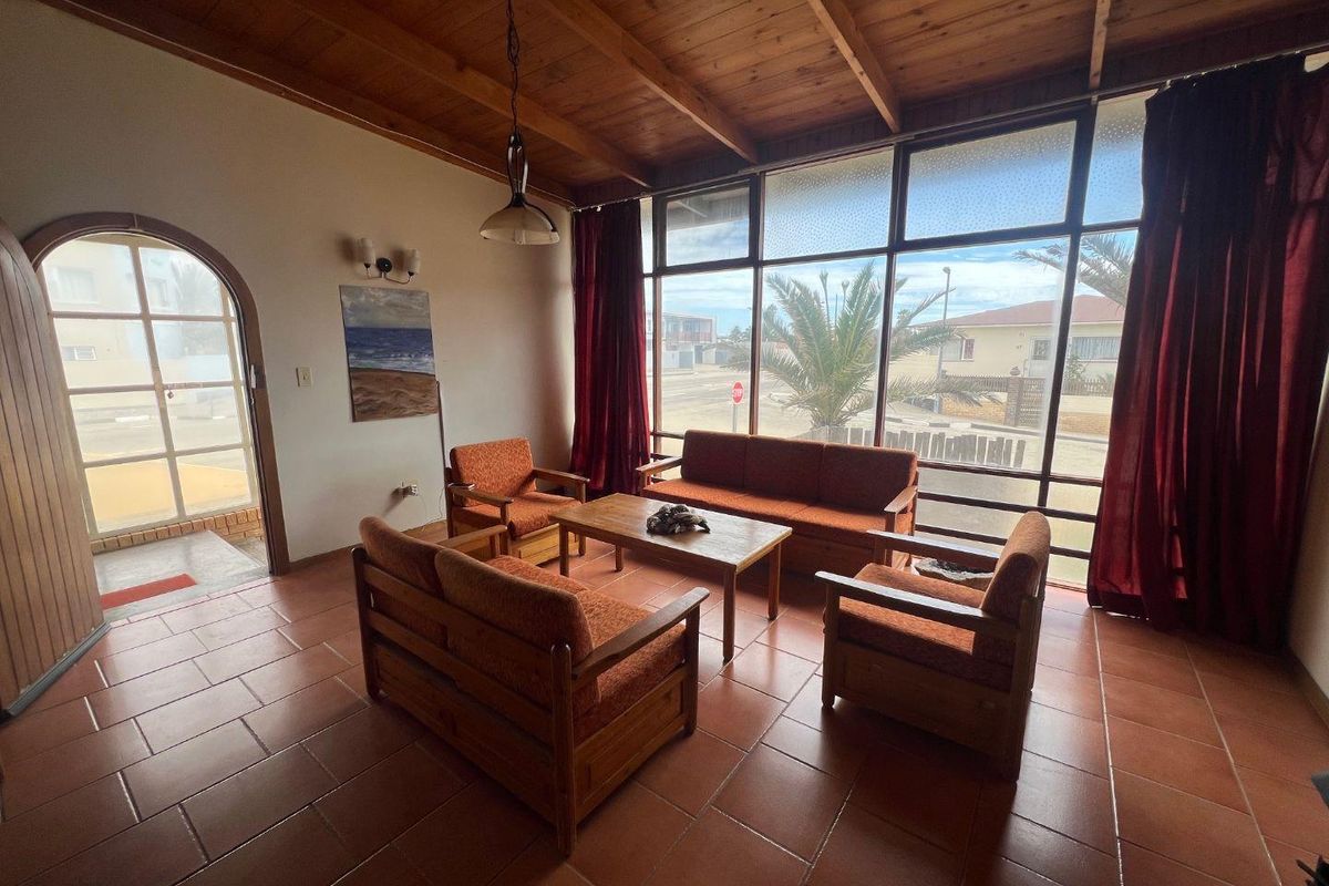 FOR SALE: 3 BEDROOM HOUSE WITH FLAT FOR SALE IN VINETA, SWAKOPMUND, NAMIBIA - Photo 3