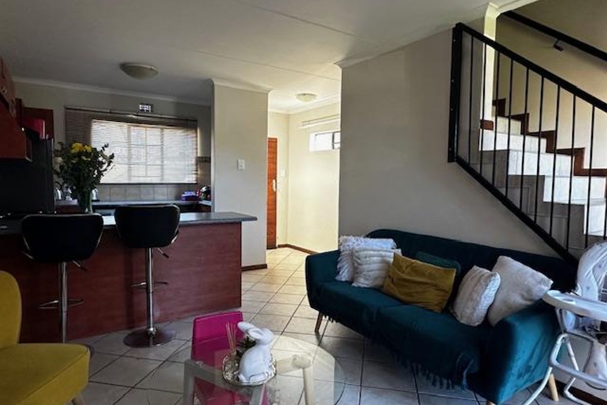 Townhouse in Hillside: Your Dream Home Awaits! - Photo 5