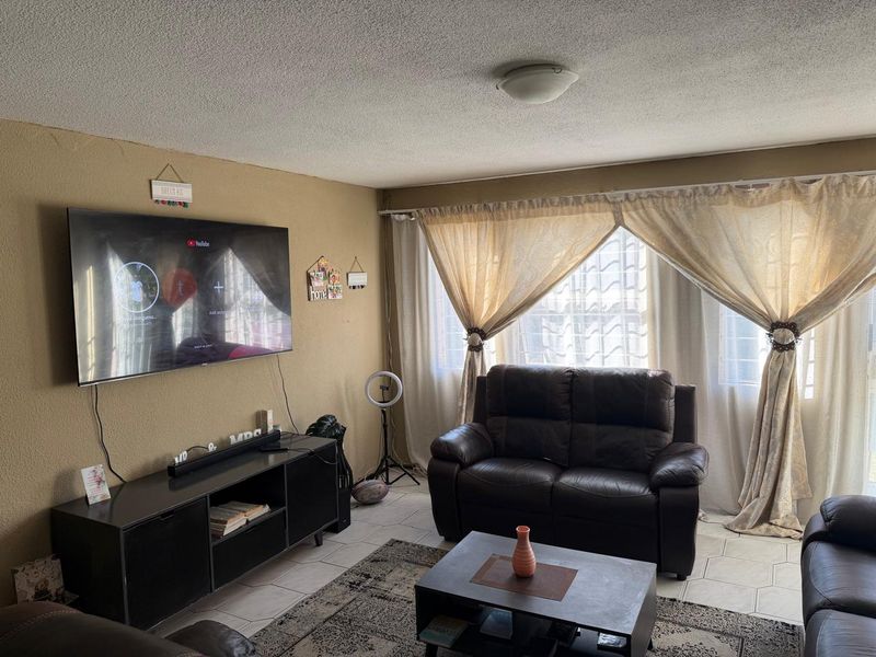 Secure Ground Floor 2-Bed Unit - Photo 7