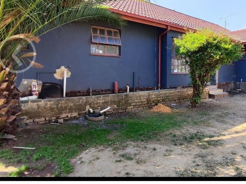 Investment property - Photo 2