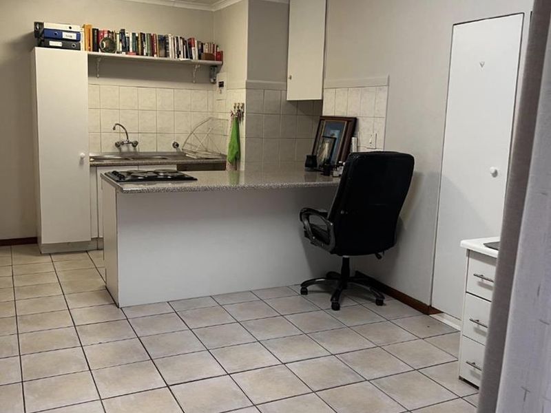 1 Bedroom Apartment / flat to rent in Senderwood - Photo 3