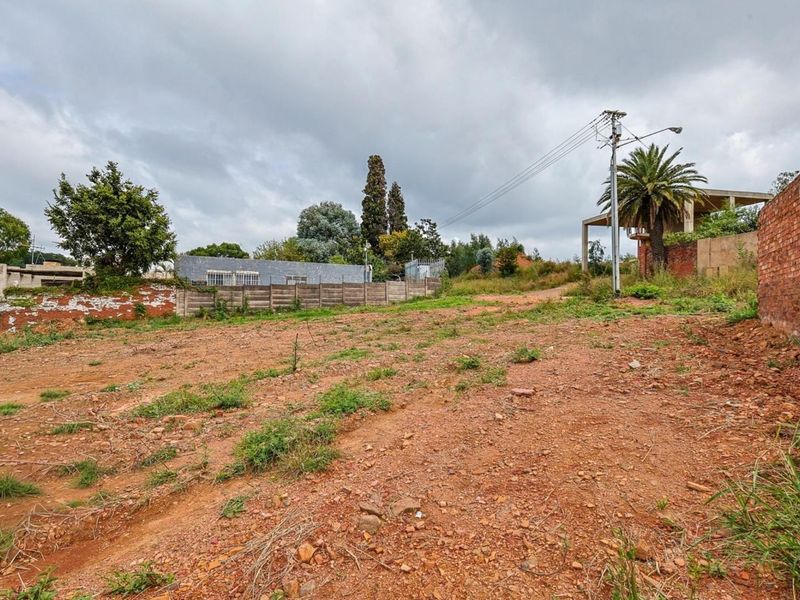 **Prime Vacant Land for Sale in Waterkloof Heights – 1792 m2** - Photo 9