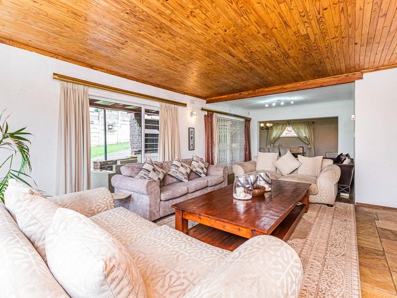 Family home for sale with a breath taking view - Photo 1