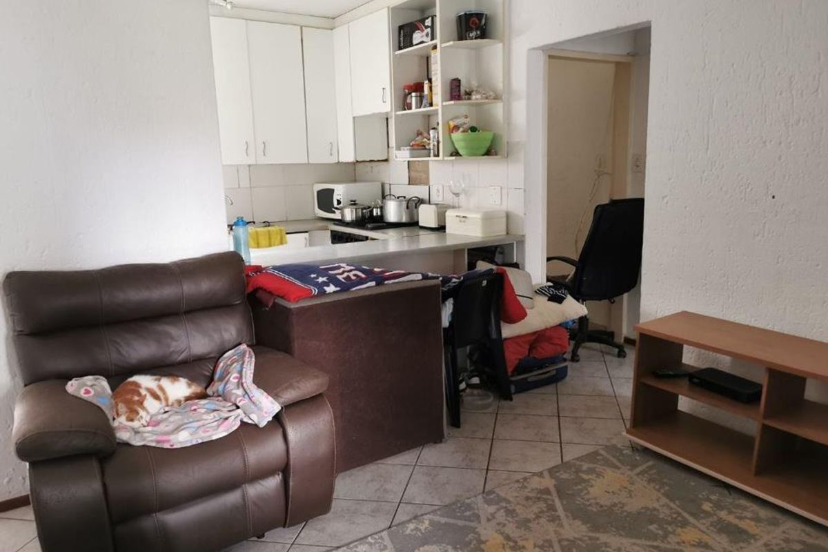 Two bedroom Ground Floor Unit for Sale in Mulberton - Photo 2