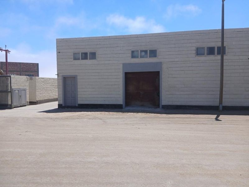 "Skaars soos Hoendertande" - Warehouse Swakop Industrial Area - Photo 3