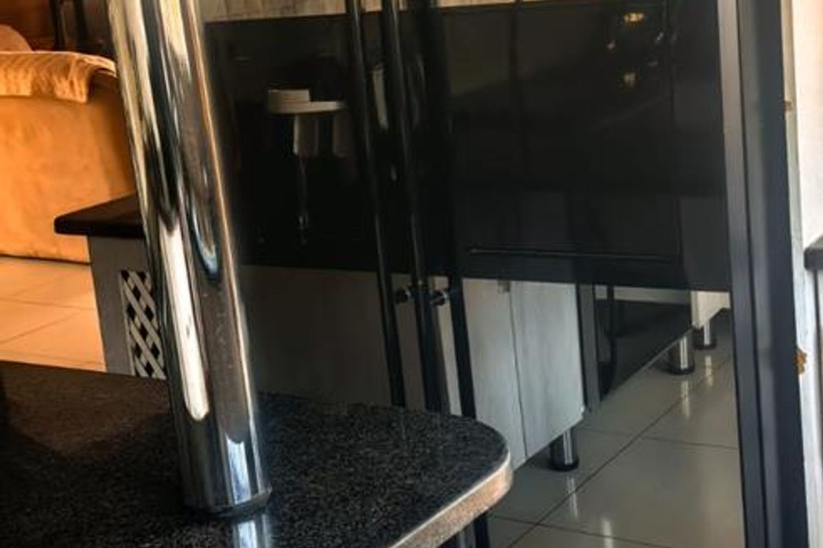 4 bedrooms house for sale in Soshanguve South ext 2 - Photo 5