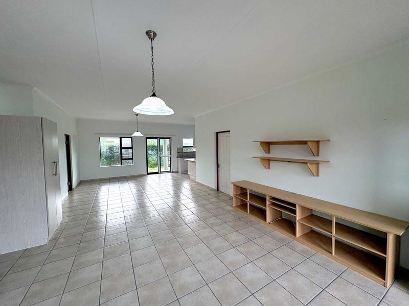 Safe and serene coastal living - Stilbaai-Wes. - Photo 3