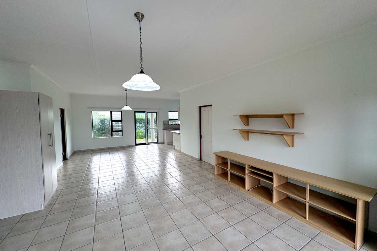 Safe and serene coastal living - Stilbaai-Wes. - Photo 3