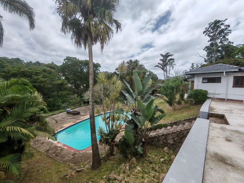 NEWLY RENOVATED PICTURESQUE - Photo 4