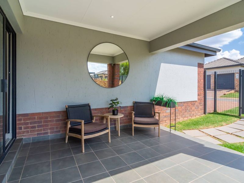 Brand-new 3-bedroom duplex in Lion Pride Lifestyle Estate - Photo 9