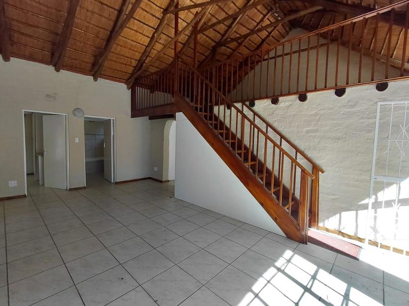 Spacious 2-Bedroom, 2-Bathroom Garden Cottage with Loft - Photo 2