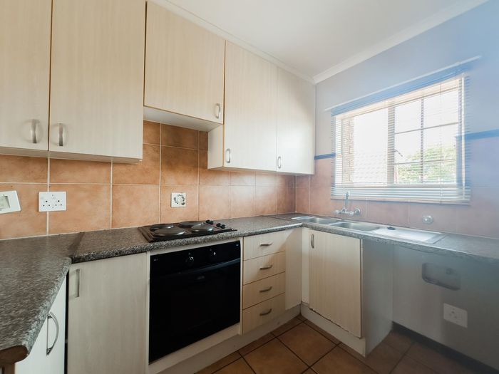 Property #2481055, Townhouse For Sale in Mooikloof Ridge