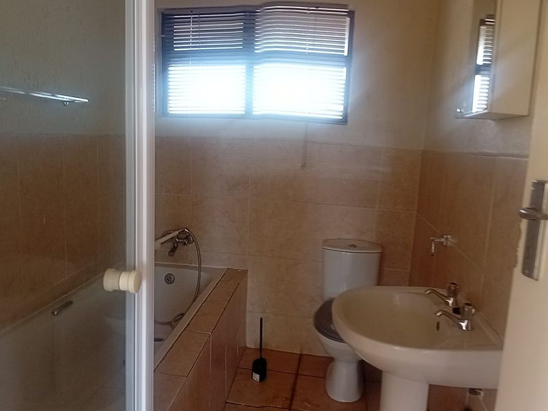 A SPACIOUS APARTMENT - Photo 7