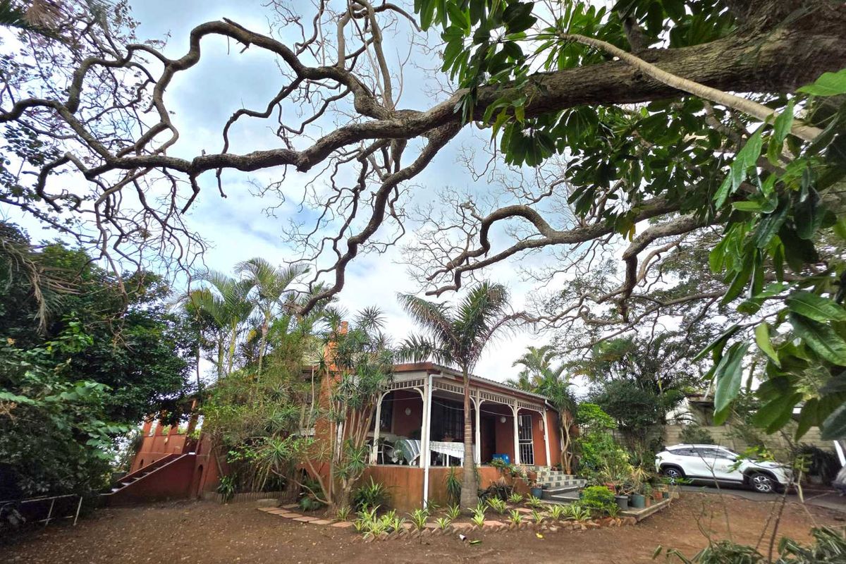 Old Style Beautiful 4 Bedroom Family Home - Photo 2