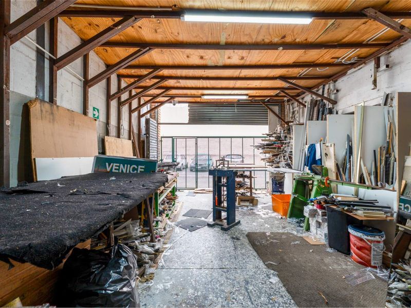 For Sale: 240 m2 Commercial Unit in Kingdom Park – Milnerton - Photo 2