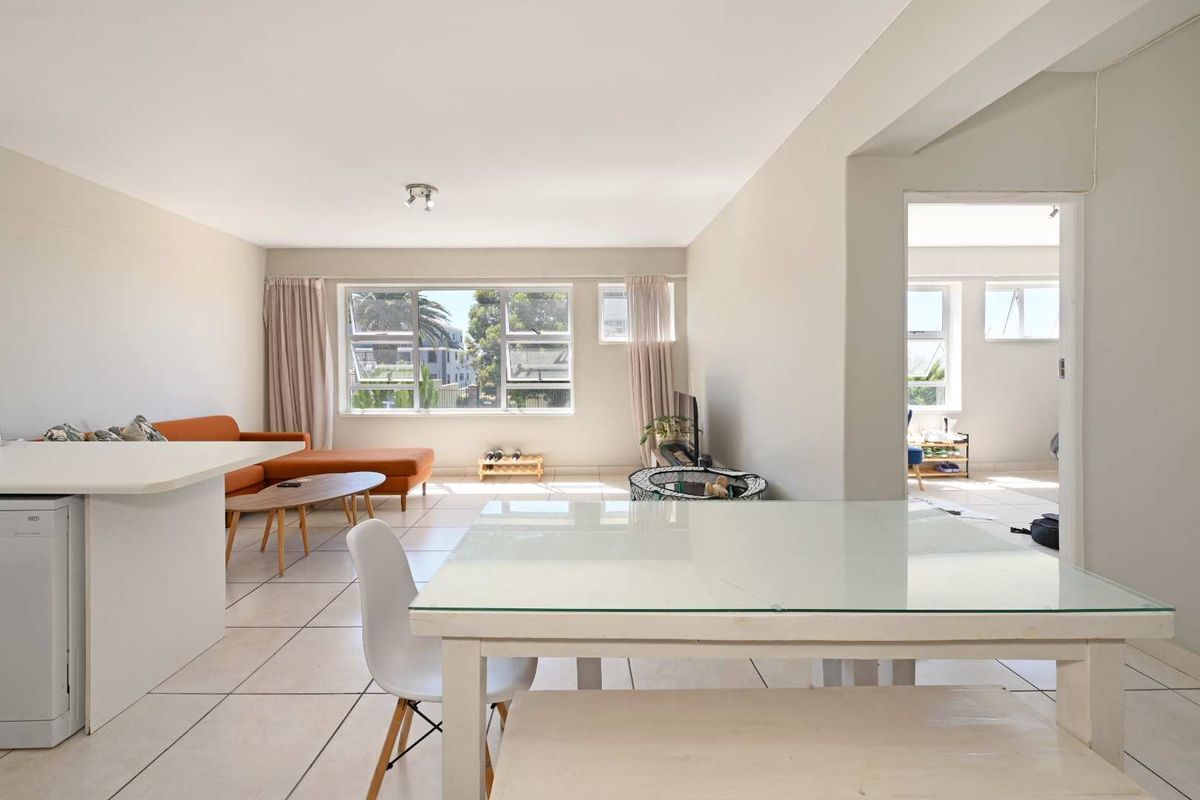 Spacious & Light-Filled 2 bedroom Apartment in the Heart of Gardens - Photo 3