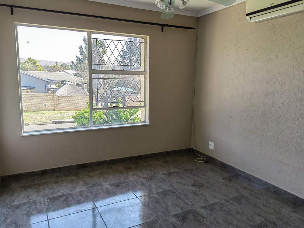 Main bedroom when empty