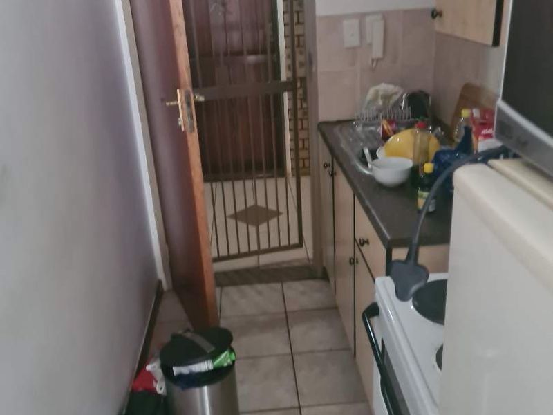 Hillcrest Boulevard, Bachelor unit to rent - Photo 4