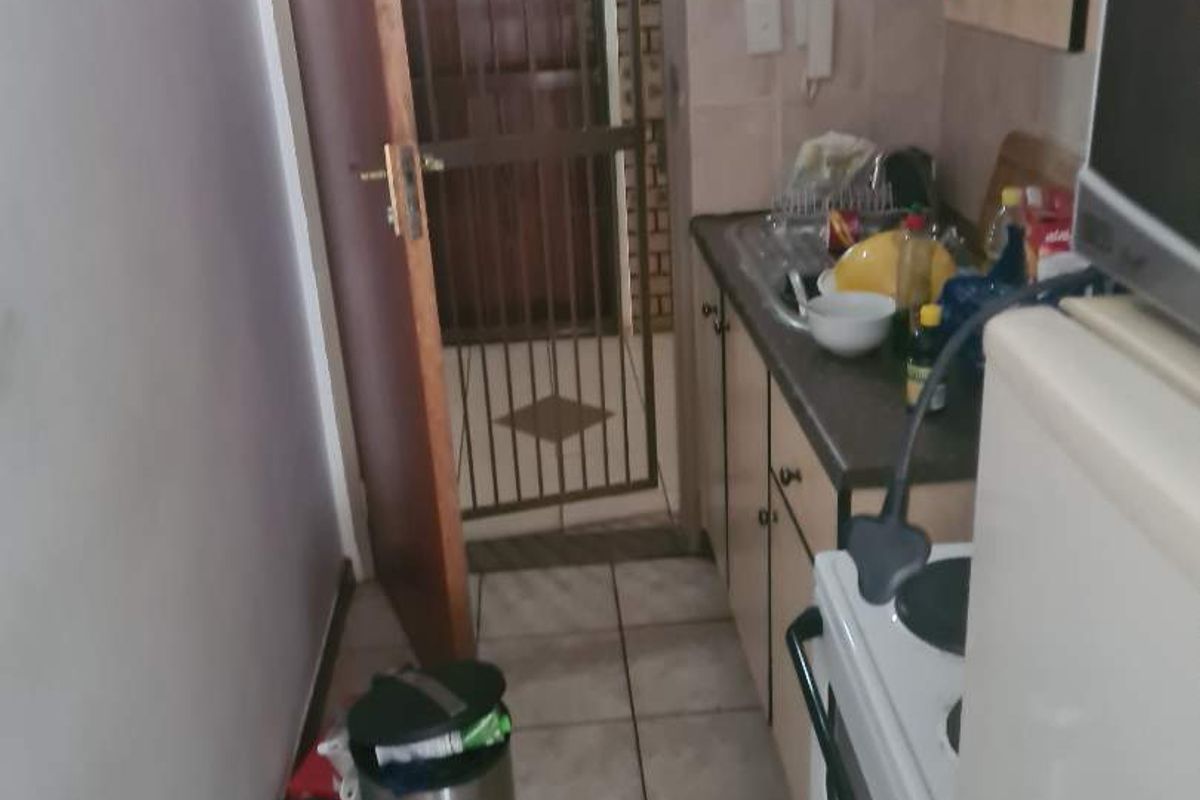 Hillcrest Boulevard, Bachelor unit to rent - Photo 4