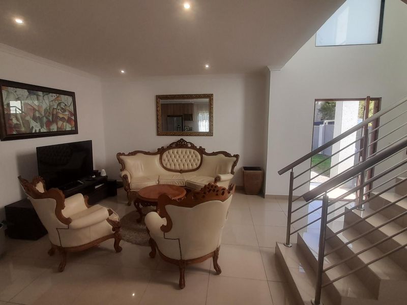 Elegant Home in Sought-After Melodie Estate. - Photo 5