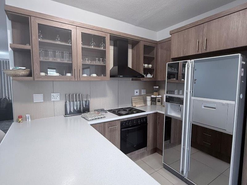 AVIS| SPACIOUS | TOWNHOUSE - Photo 2