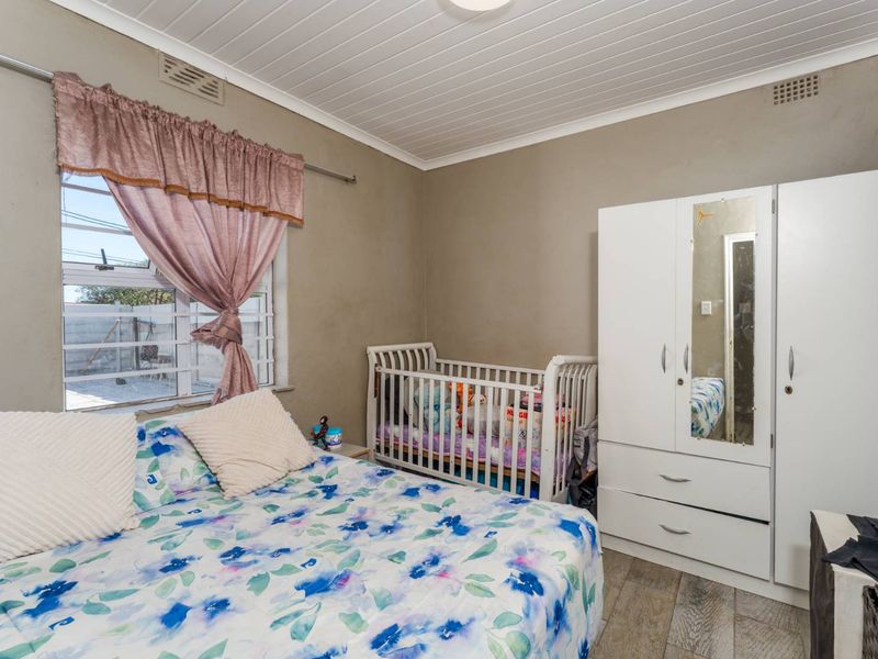 Neat, Move-In Ready 2 Bedroom Home in Silvertown + 2 Bedroom Nutec Dwelling - Photo 9