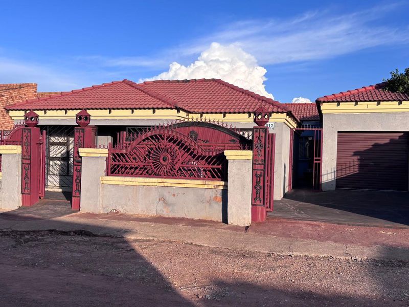 A FAMILY HOME - Photo 4