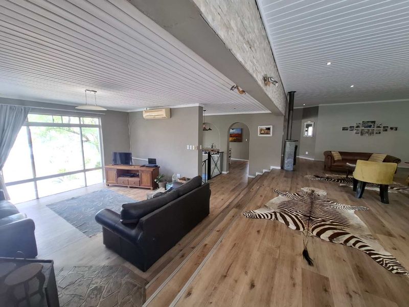 Elegant Family Home in Eros with Expansive Views - Photo 9