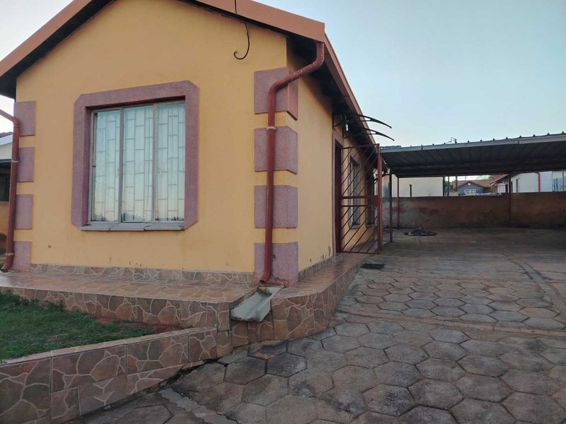 Beautiful and Neat 3 bedroom in Lotus Gardens - Photo 2