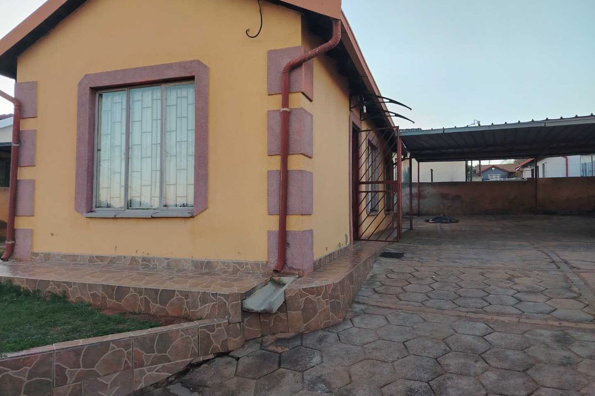 Beautiful and Neat 3 bedroom in Lotus Gardens - Photo 2