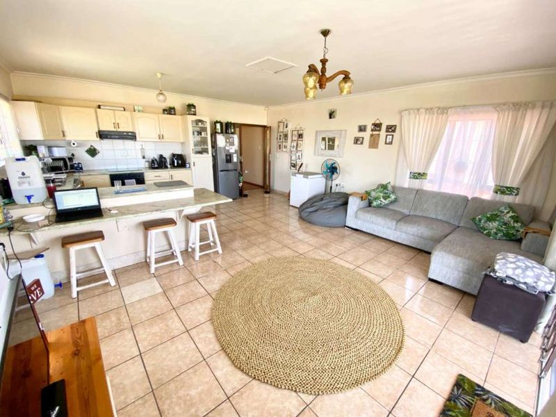 Spacious Family Home in Umhlanga (Shared Property) - Photo 5