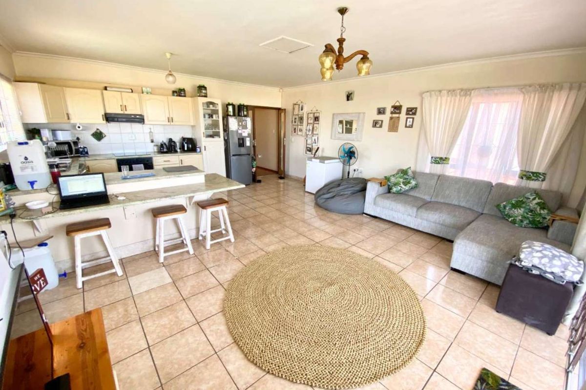 Spacious Family Home in Umhlanga (Shared Property) - Photo 5