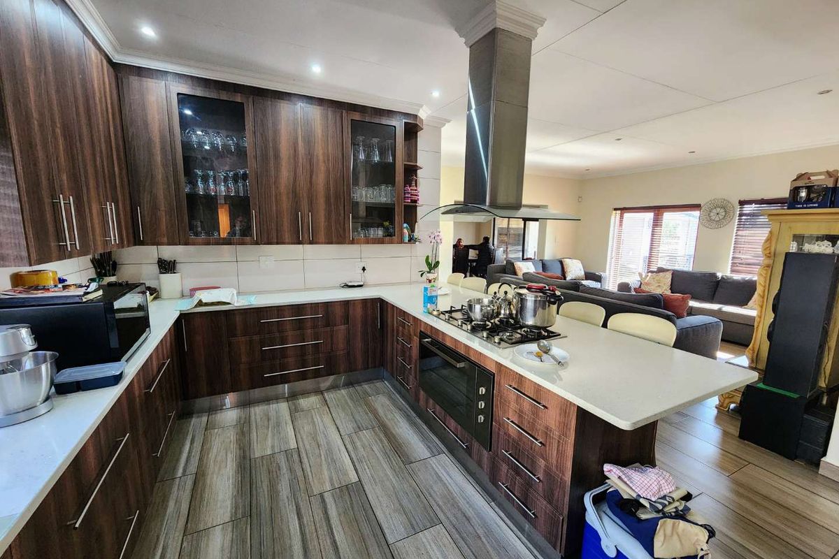 Expansive Multi-Generational Estate with Off-Grid Capability - Photo 5