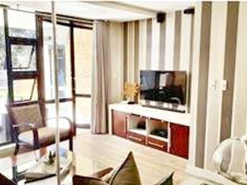 2 BED 2.5 BATH FULLY FURNISHED GARDEN  APARTMENT - Photo 4