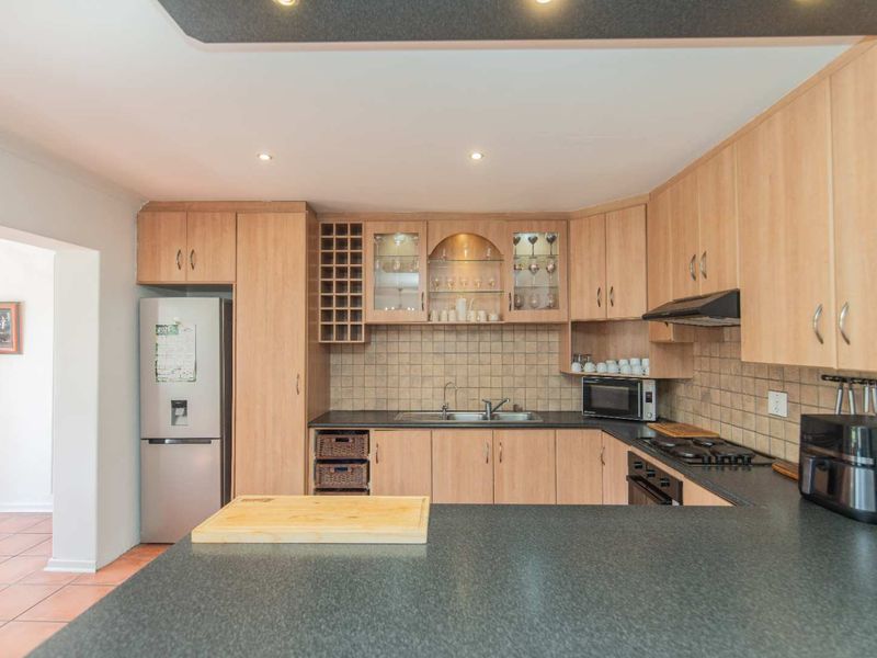 A House with many Talents - Photo 3