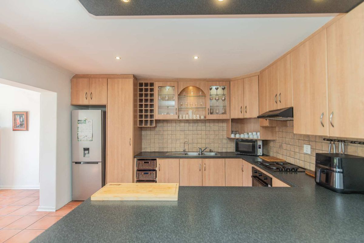 A House with many Talents - Photo 3