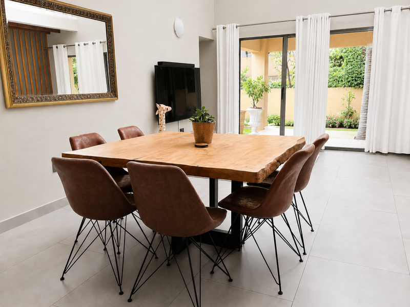 Modern Contemporary Living with Everyday Convenience - Photo 4