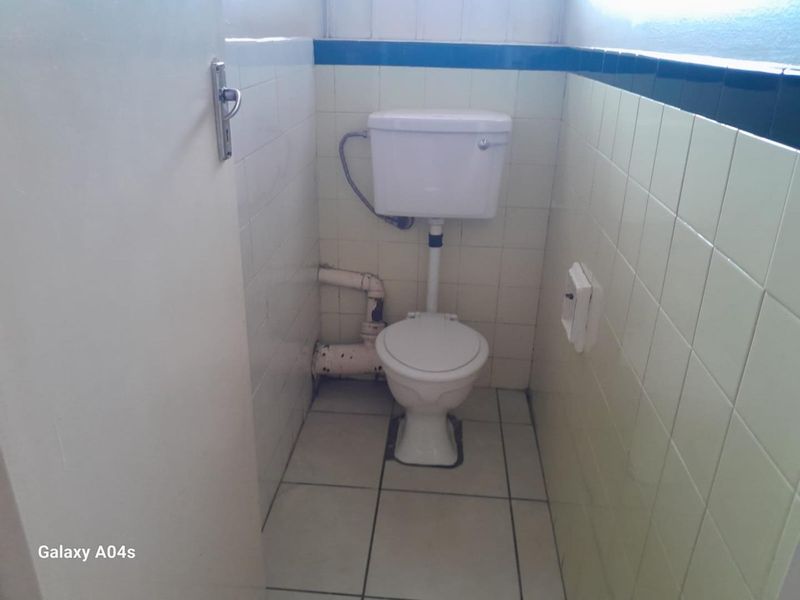 Bachelor Units (spacious with Balcony) - Photo 4