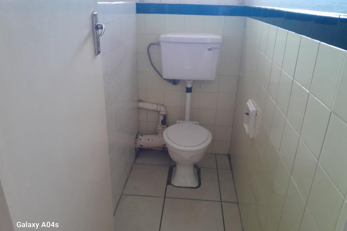 Bachelor Units (spacious with Balcony) - Photo 4