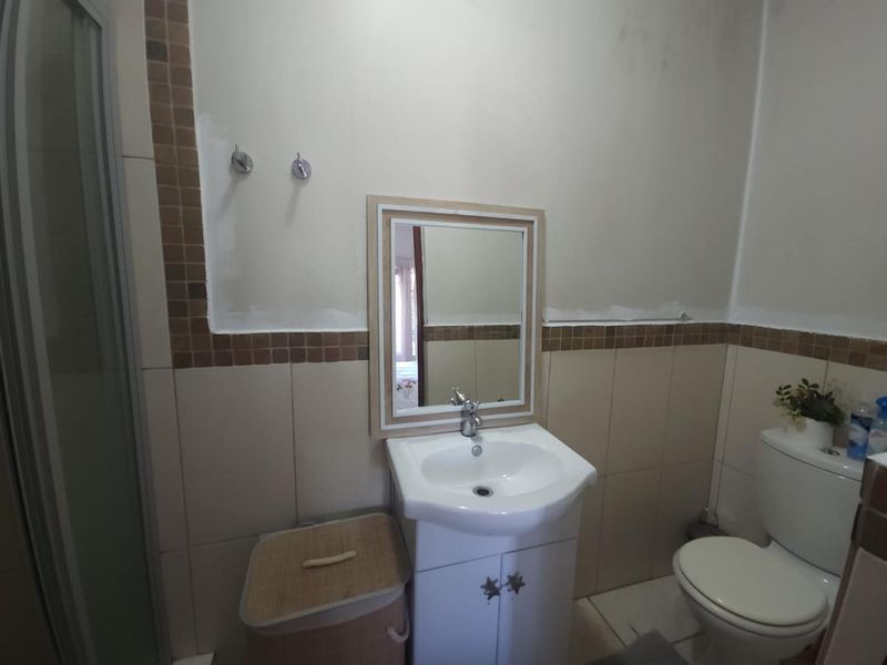 Lovely 3 bedroom unit for sale near Rob Ferreira hospital - Photo 7