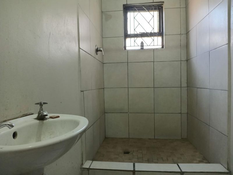 Affordable 2-Bedroom Rental Unit, Immediate Availability in Arboretum - Photo 6