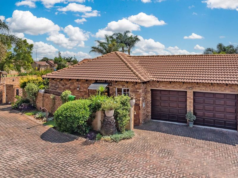 Modern, Move-In Ready Home with Spacious Pet-Friendly Garden - Photo 5