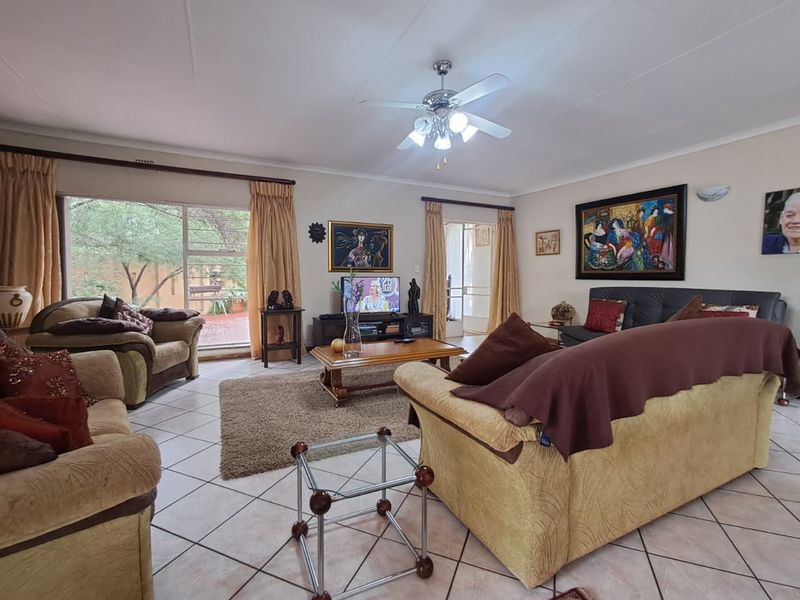 3 Bedroom House for Sale in Brackenhurst - Photo 9