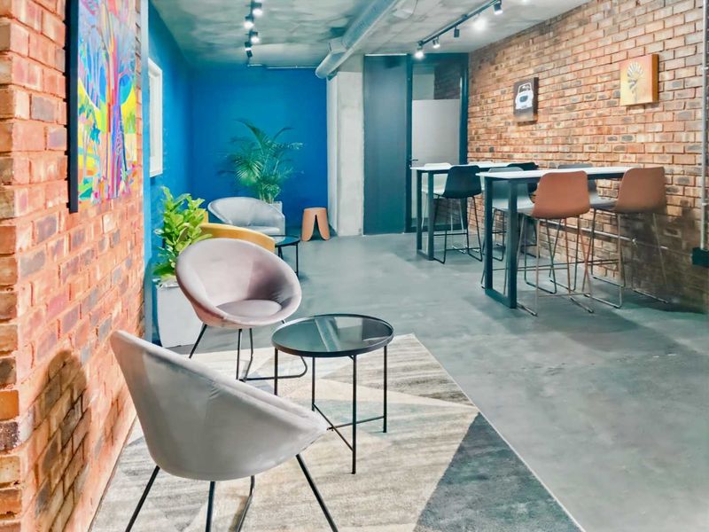 Fully serviced private office space for you and your team in Regus Beethoven St - Photo 5