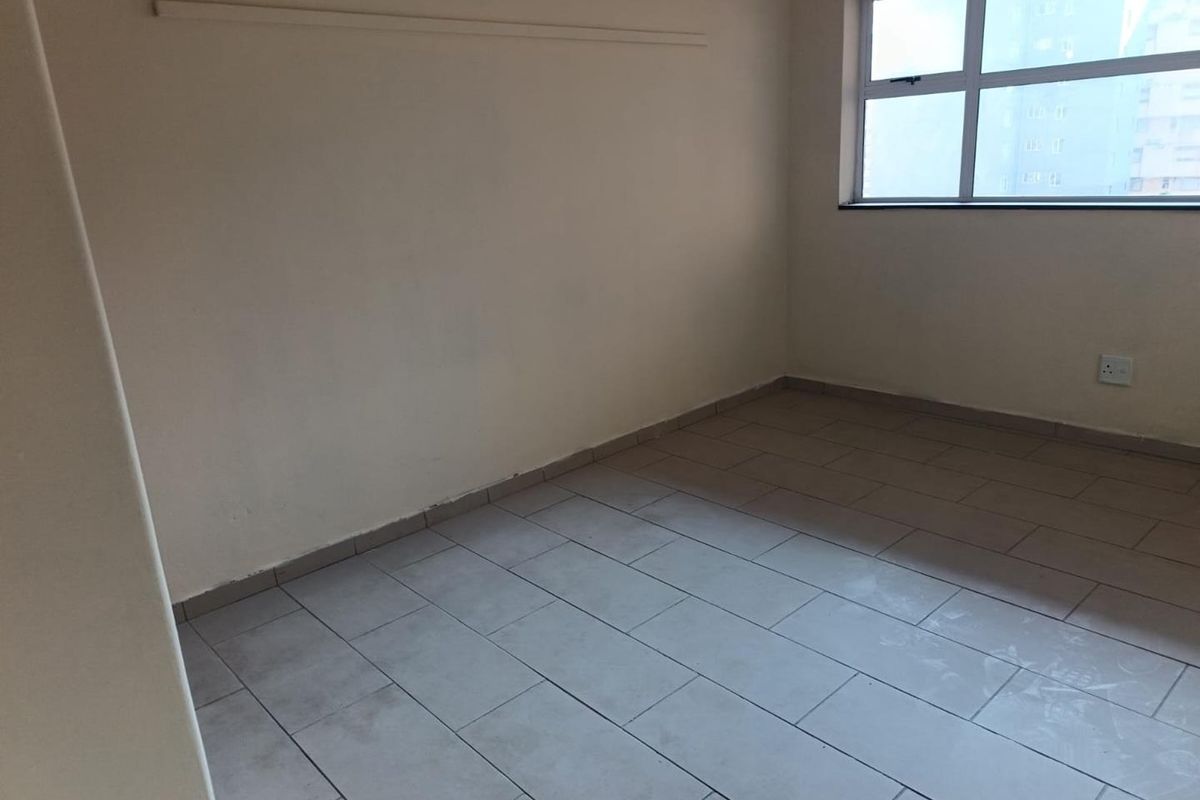 3. Family-Friendly 2-Bedroom Near Schools & Transport Links! - Photo 4