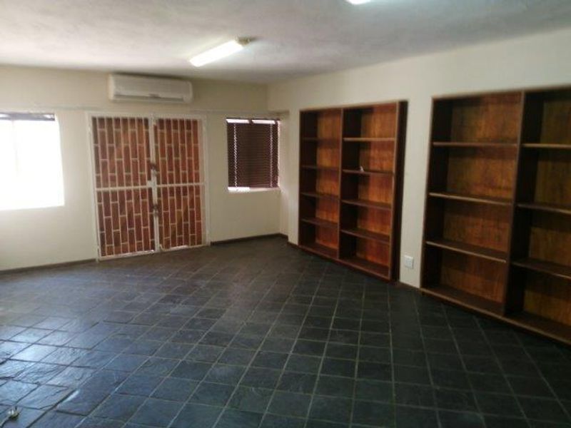 OFFICE BUILDING - EXCELLENT LOCATION - FOR SALE - Photo 10