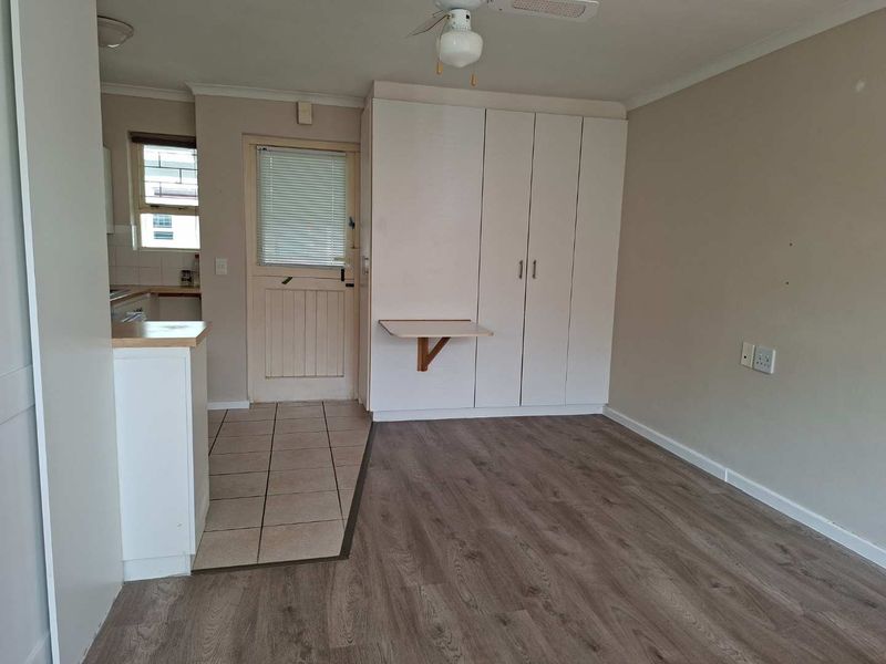 NEAT AS A PIN - Photo 4